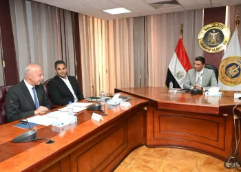 وزير الصناعة يبحث مع «أونا إلكتريك» آليات دعم وتطوير مكونات الصناعات الكهربائية المحلية