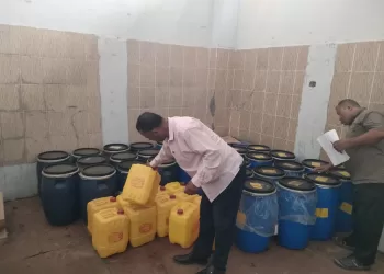 حملات تموينية بالشرقية تضبط زيت طعام ومواد بترولية مجهولة المصدر