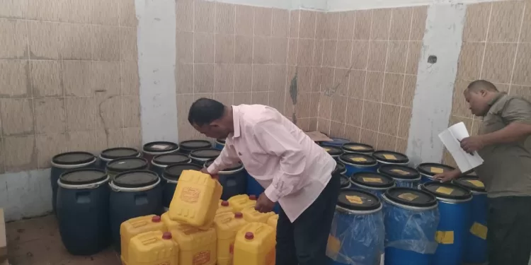 حملات تموينية بالشرقية تضبط زيت طعام ومواد بترولية مجهولة المصدر