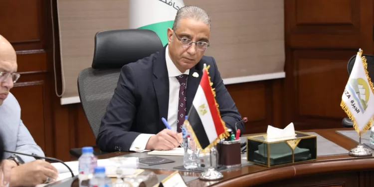 لبحث مطالب المواطنين ودفع جهود التنمية.. محافظ الجيزة يلتقي نواب إمبابة والمنيرة وكرداسة