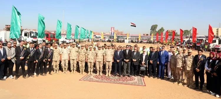 محافظ الشرقية وقائد الدفاع الشعبي يتفقدان اصطفاف معدات طوارئ «صقر 169»