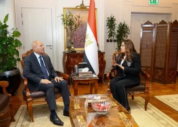 وزيرة التنمية المحلية ومحافظ القاهرة يبحثان خطة تطوير منظومة النظافة بالعاصمة