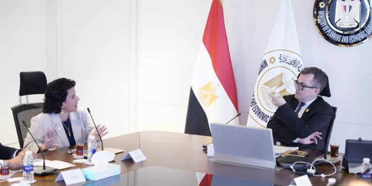 وزير التخطيط يبحث مع كلية “ثندربيرد” الأمريكية تفعيل مبادرة “100 مليون متعلم” في مصر