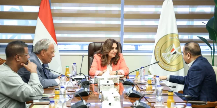 وزيرة التنمية المحلية والبيئة تستقبل أعضاء بمجلسي النواب والشيوخ لمتابعة الملفات الخدمية بالمحافظات