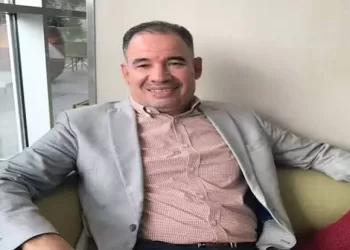 ضمن برنامج “الشريك الأدبي”..الشاعر والمثقف المصري سامح محجوب ضيفا على ثلاث مدن سعودية.. متحدثا عن الشعر وصكوكه، والجوائز الأدبية وبريقها.