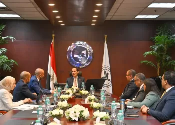 الرئيس التنفيذي لهيئة الاستثمار يبحث مع «موانئ دبي العالمية» خطط التوسع واستكشاف فرص استثمارية جديدة في مصر