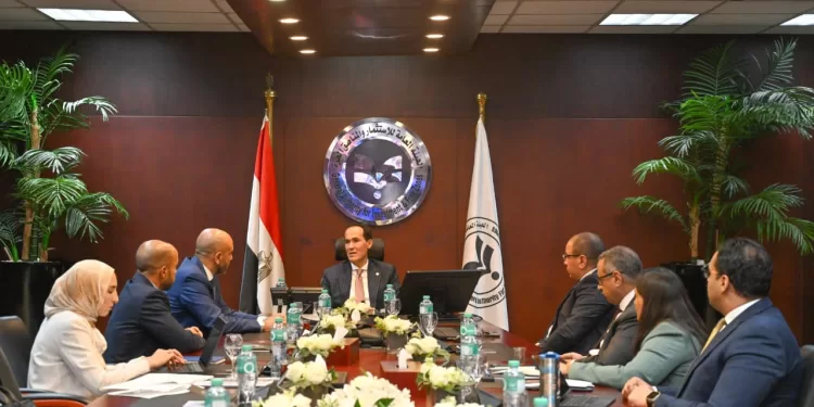 الرئيس التنفيذي لهيئة الاستثمار يبحث مع «موانئ دبي العالمية» خطط التوسع واستكشاف فرص استثمارية جديدة في مصر