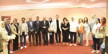 رئيس جامعة المنصورة يشهد العرض المسرحي «مائة وثلاثون قطعة»
