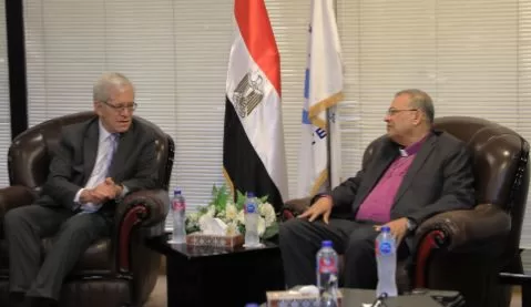 رئيس الطائفة الإنجيلية يستقبل القائم بالأعمال بالسفارة الأمريكية بمقر الهيئة القبطية الإنجيلية 2 - جريدة الجمهورية 1 111 - جريدة الجمهورية
