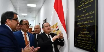 جامعة العاصمة.. وزير التعليم العالي يفتتح التطوير الشامل لكلية الهندسة بحلوان والمعمل المركزي الذكي