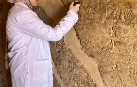 كشف أثري جديد في سقارة: العثور على 3 مقابر صخرية لكبار رجال الدولة الحديثة بجبانة البوباسطيون