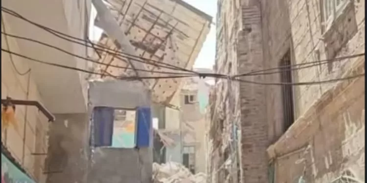 مصرع شخص فى انهيارعقار قديم بشارع ابو وردة ببحرى بالاسكندرية 1 - جريدة الجمهورية مصرع شخص فى انهيارعقار قديم بشارع ابو وردة ببحرى بالاسكندرية