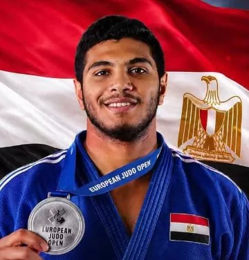 رئيس جامعة القاهرة يهنئ الطالب «هادي حسين» لفوزه بفضية بطولة أوروبا المفتوحة للجودو 1 - جريدة الجمهورية رئيس جامعة القاهرة يهنئ الطالب «هادي حسين» لفوزه بفضية بطولة أوروبا المفتوحة للجودو