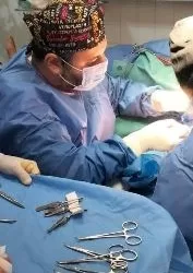 فريق جراحة الأوعية الدموية بمستشفى شرق المدينة ينقذ حياة مريض من نزيف حاد ويحميه من البتر