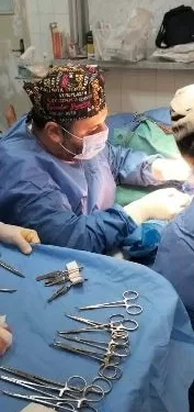 فريق جراحة الأوعية الدموية بمستشفى شرق المدينة ينقذ حياة مريض من نزيف حاد ويحميه من البتر