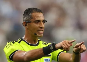 الفيفا يُكلف طاقم تحكيم مصري بقيادة «أمين عمر» لإدارة مباراة الأهلي السعودي وأوكلاند ببطولة الإنتركونتيننتال