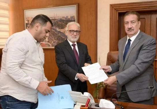 محافظ بورسعيد يوقع عقود تمليك أراضٍ لـ 6 مصانع بالمنطقة الصناعية جنوب المحافظة