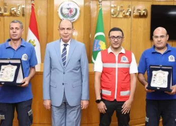محافظ المنيا يُكرم طاقم إسعاف أنقذ حياة شاب وردّ أمانة بـ 800 ألف جنيه 5 - جريدة الجمهورية محافظ المنيا يُكرم طاقم إسعاف أنقذ حياة شاب وردّ أمانة بـ 800 ألف جنيه