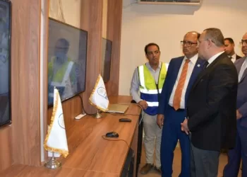 وزير التعليم العالي ورئيس جامعة العاصمة يفتتحان غرفة العمليات المركزية بالحرم الجامعي