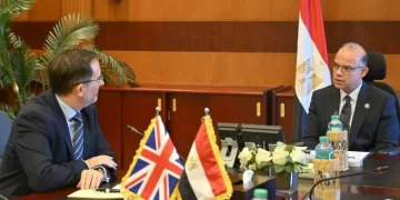 وزير الاستثمار يستقبل سفير بريطانيا لبحث زيادة الصادرات الزراعية لشركة «AstraZeneca»