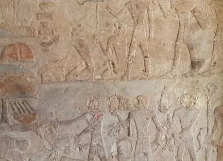 كشف أثري جديد في سقارة: العثور على 3 مقابر صخرية لكبار رجال الدولة الحديثة بجبانة البوباسطيون 4 - جريدة الجمهورية 4 28 - جريدة الجمهورية