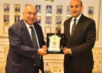 محافظ أسيوط ورئيس «تنسيقية مكافحة الهجرة غير الشرعية» يبحثان تعزيز التمكين الاقتصادي والتوعية للشباب 7 - جريدة الجمهورية محافظ أسيوط ورئيس «تنسيقية مكافحة الهجرة غير الشرعية» يبحثان تعزيز التمكين الاقتصادي والتوعية للشباب