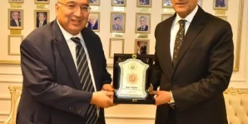 محافظ أسيوط ورئيس «تنسيقية مكافحة الهجرة غير الشرعية» يبحثان تعزيز التمكين الاقتصادي والتوعية للشباب