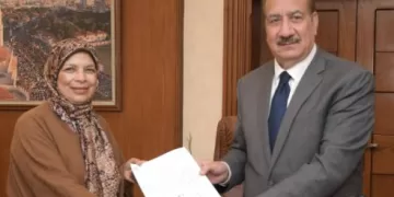 محافظ بورسعيد يوقع عقود تمليك أراضٍ لـ 6 مصانع بالمنطقة الصناعية جنوب المحافظة
