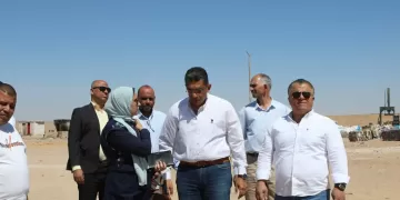 في جولته بمدينة رأس غارب: محافظ البحر الأحمر يتفقد المدفن الصحي والمستشفى الجديد والمدرسة المصرية اليابانية