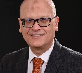 صندوق مساعدة ضحايا الاتجار بالبشر يُكرم «د. خالد قدري» لفوزه بجائزة التميز البحثي