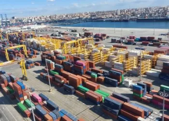 نشاط مكثف بميناء الإسكندرية.. تداول 167 ألف طن بضائع وحركة شحن وتفريغ لـ 60 سفينة