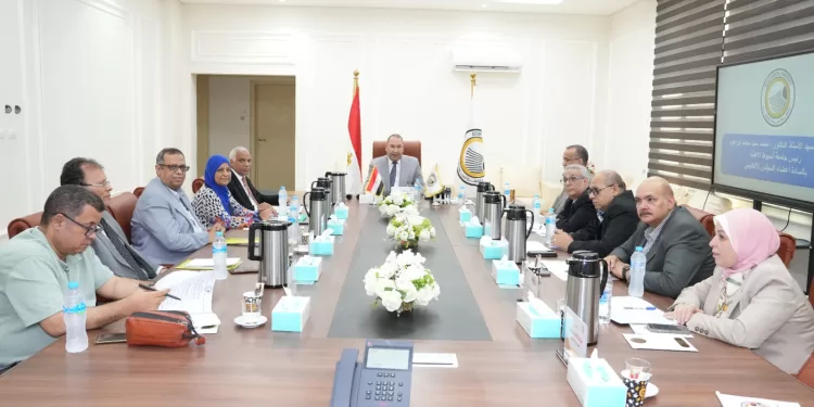 رئيس جامعة أسيوط الأهلية يترأس اجتماع المجلس الأكاديمي لمناقشة تطوير العملية التعليمية وتعزيز جودة الأداء