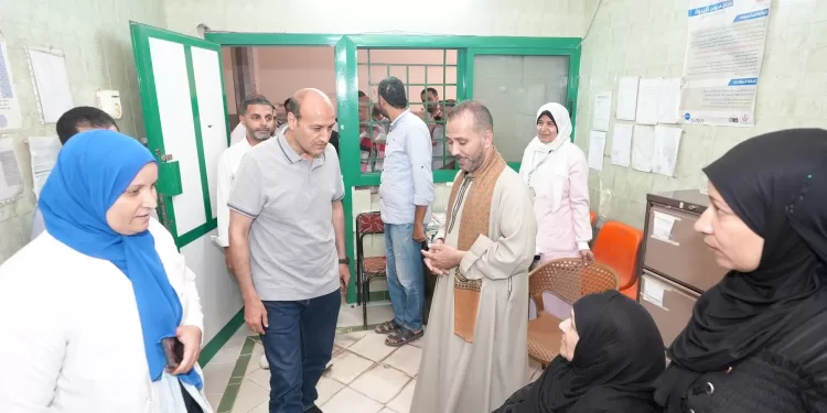 محافظ أسيوط يتفقد مستشفى صدفا المركزي ويطمئن على المرضى ويتابع جاهزية الأقسام والخدمات الطبية