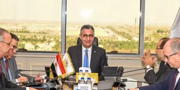 وزير التموين يبحث مع «المصرية للاتصالات» سبل تطوير المنظومات الرقمية والدعم النقدي والموحد