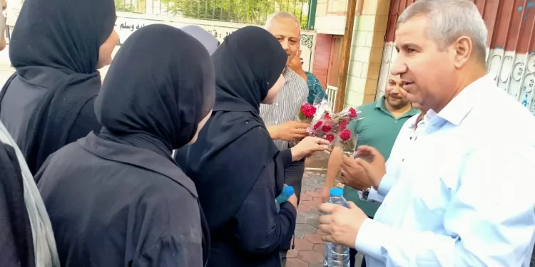 في لفتة إنسانية.. «تعليم الشرقية» يواسي زميلات طالبة الثانوية الراحلة بـ«الورود والمياه المبردة»