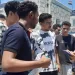 دموع أولياء الأمور بعد منع طالب متأخر من دخول لجنة الامتحان بالسويس