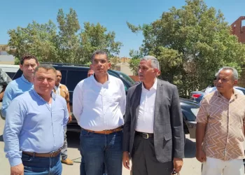 محافظ البحر الأحمر في زيارة ميدانية للقصير: محطة تحلية مياه جديدة.. تسليم مساكن بديلة وموزع كهرباء بـ 315 مليون جنيه