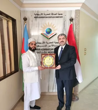 اتحاد طلبة الهند بالأزهر يكرّم رئيس الجالية الأذربيجانية بمصر 1 - جريدة الجمهورية اتحاد طلبة الهند بالأزهر يكرّم رئيس الجالية الأذربيجانية بمصر