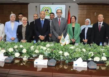مستثمرو العاشر يطرحون ملف الأراضي والتراخيص أمام وزير الصناعة