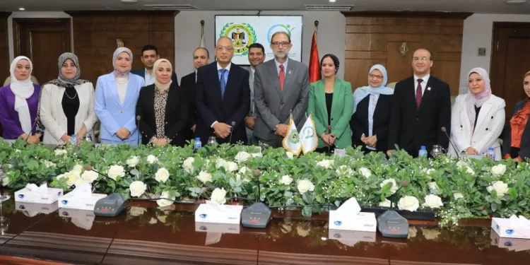 مستثمرو العاشر يطرحون ملف الأراضي والتراخيص أمام وزير الصناعة