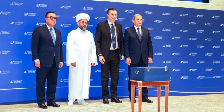 تكريم عمرو الليثي في ختام المنتدى الدولي للحضارة بأوزبكستان