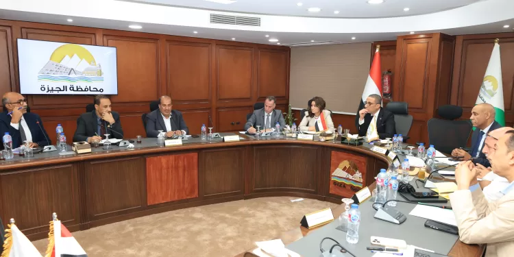 محافظ الجيزة يناقش مطالب وشكاوى نواب الطالبية والعمرانية ويوجه بسرعة الاستجابة وتحسين الخدمات