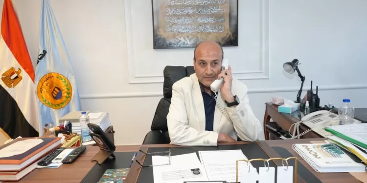 محافظ أسيوط يهنئ الأولى على الجمهورية في الدبلومات الفنية الصناعية