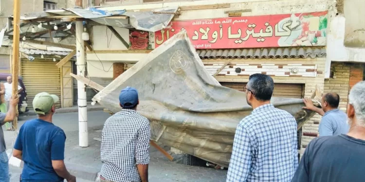 حملات مكبرة لفرض الانضباط بالشارع السكندري: التحفظ على 1195 حالة إشغال وإزالة 55 سقيفة و1300 كتلة خرسانية