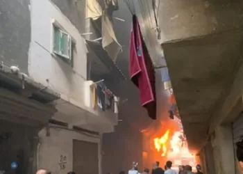 الحماية المدنية بالإسكندرية تسيطر على حريق مخزن بالفلكي.. والنيابة تنتدب الأدلة الجنائية