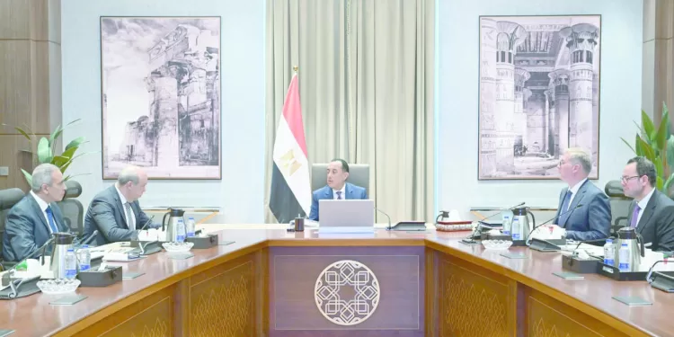 مدبولى: توفير المواد البترولية للطيران المدنى 1 - جريدة الجمهورية ليلة فى حب مصر
