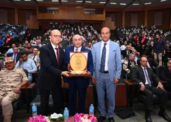 جامعة أسيوط تحتفل بذكرى ثورة 30 يونيو بحضور المحافظ ولفيف من القيادات التنفيذية والأمنية