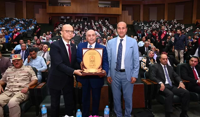 جامعة أسيوط تحتفل بذكرى ثورة 30 يونيو بحضور المحافظ ولفيف من القيادات التنفيذية والأمنية