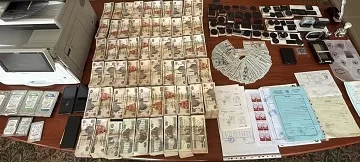 الرقابة الإدارية تضبط تشكيلًا عصابيًا استولى على ملايين الجنيهات عبر الاحتيال الإلكتروني والتزوير
