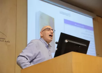ندوة «العناية بمخطوطات الشعر» تسلط الضوء على جهود إحياء التراث الأدبي بمعرض مكتبة الإسكندرية للكتاب